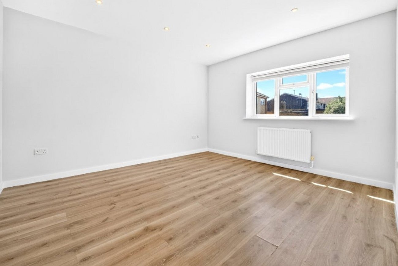 Flat Westbury in Cheshunt