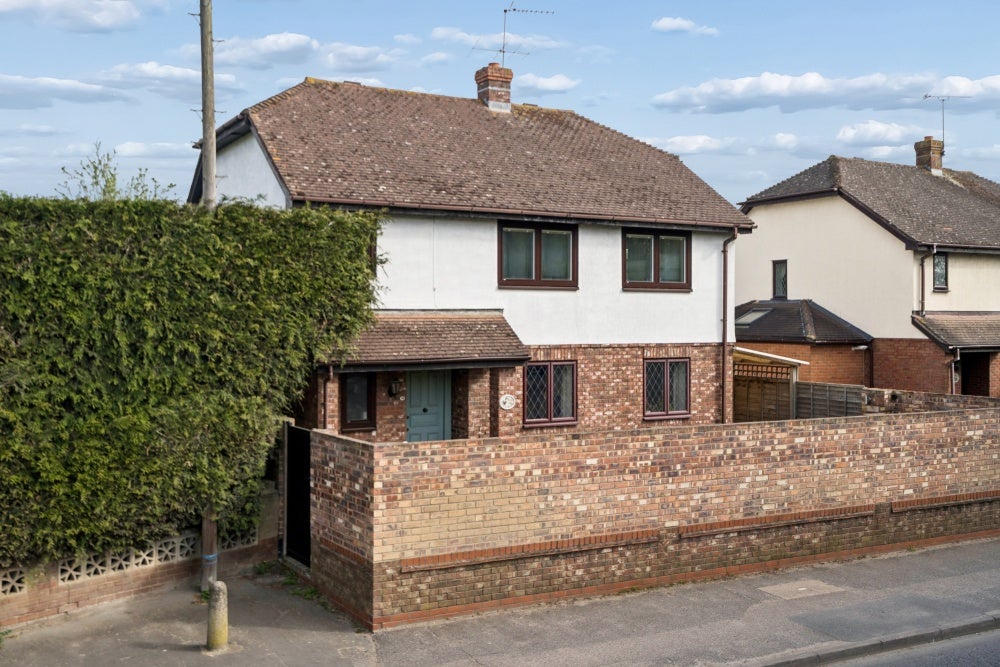 House Thorney Mill Road in Thorney