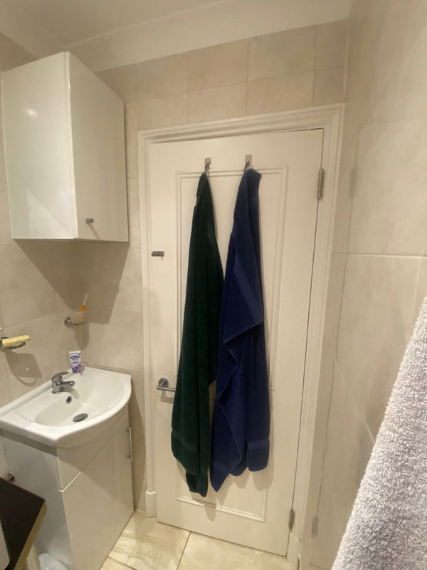 Room Claridge Court in Greater London