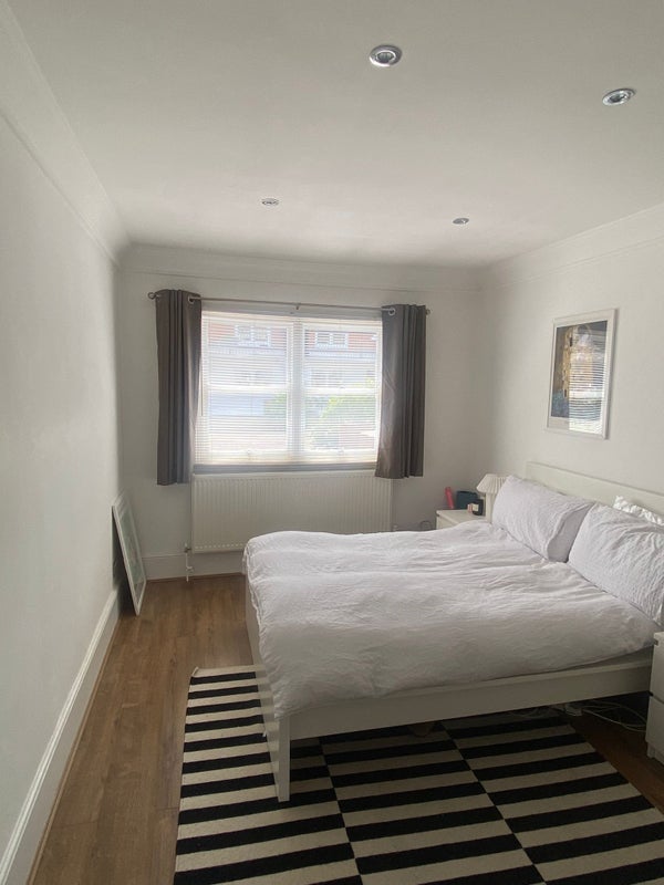 Room Claridge Court in Greater London