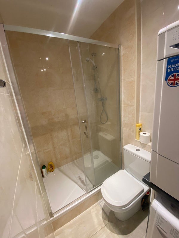 Room Claridge Court in Greater London