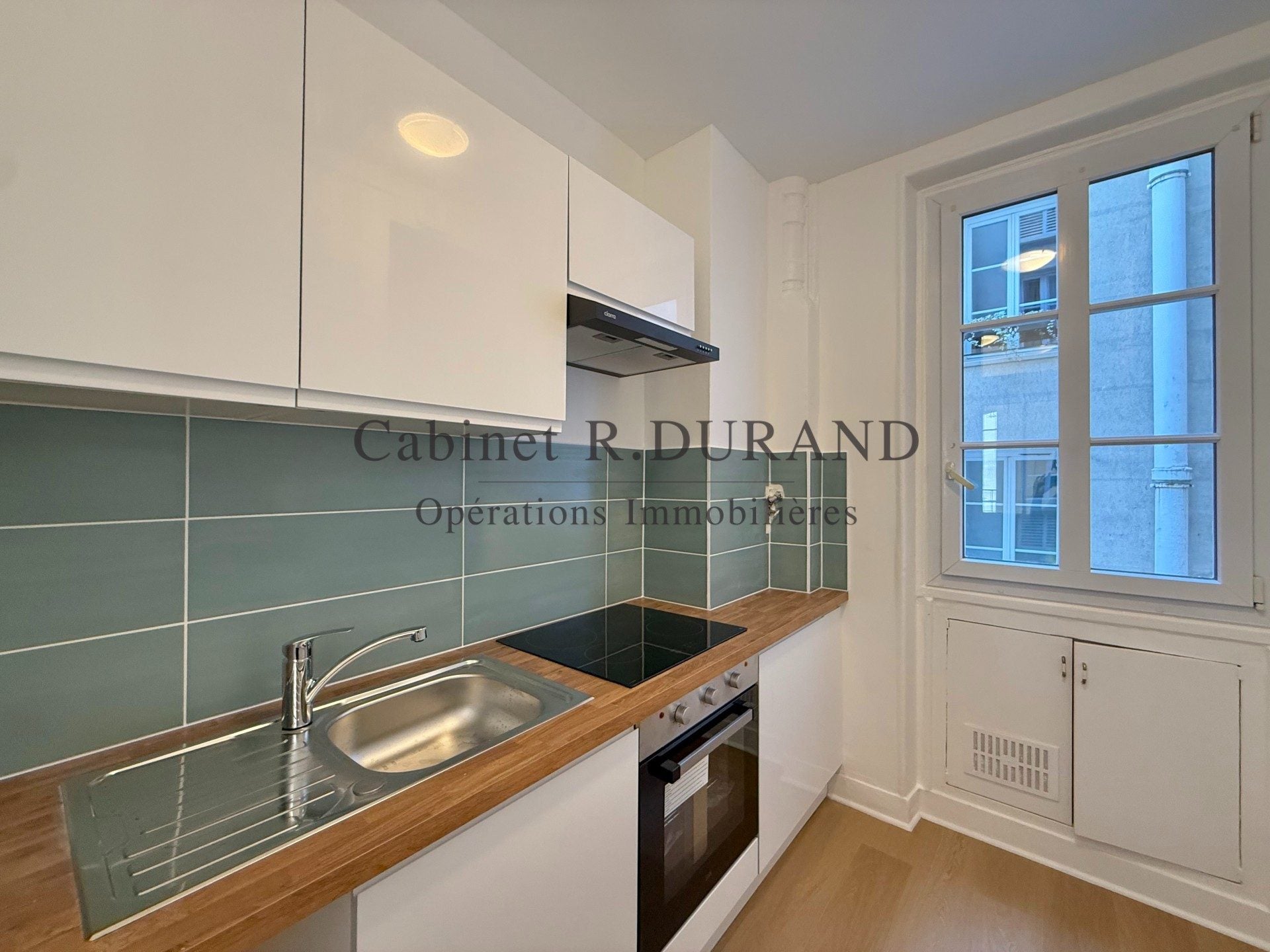 Appartement Rue du Mont Cenis à Paris