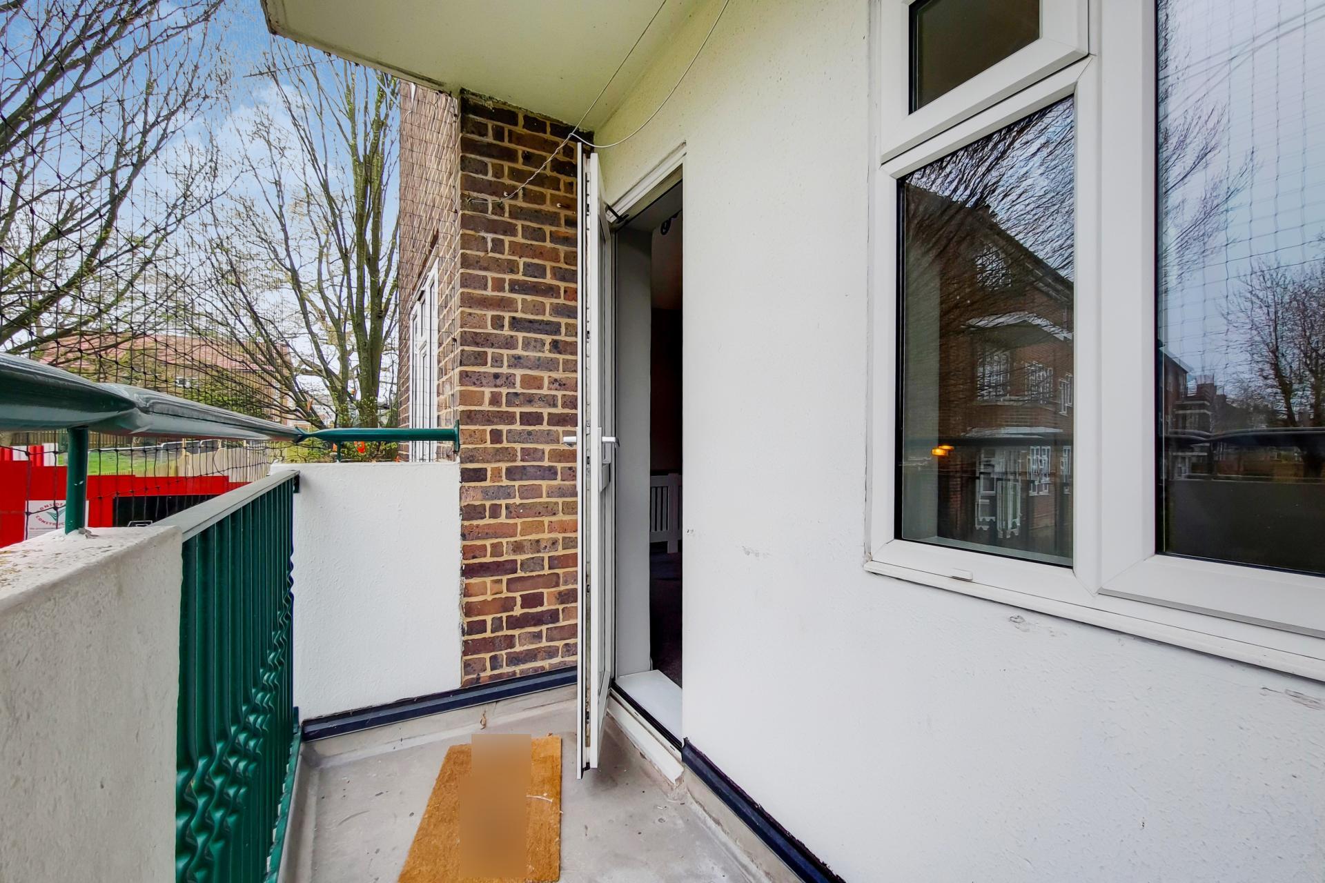 Flat Charlesfield in Greater London