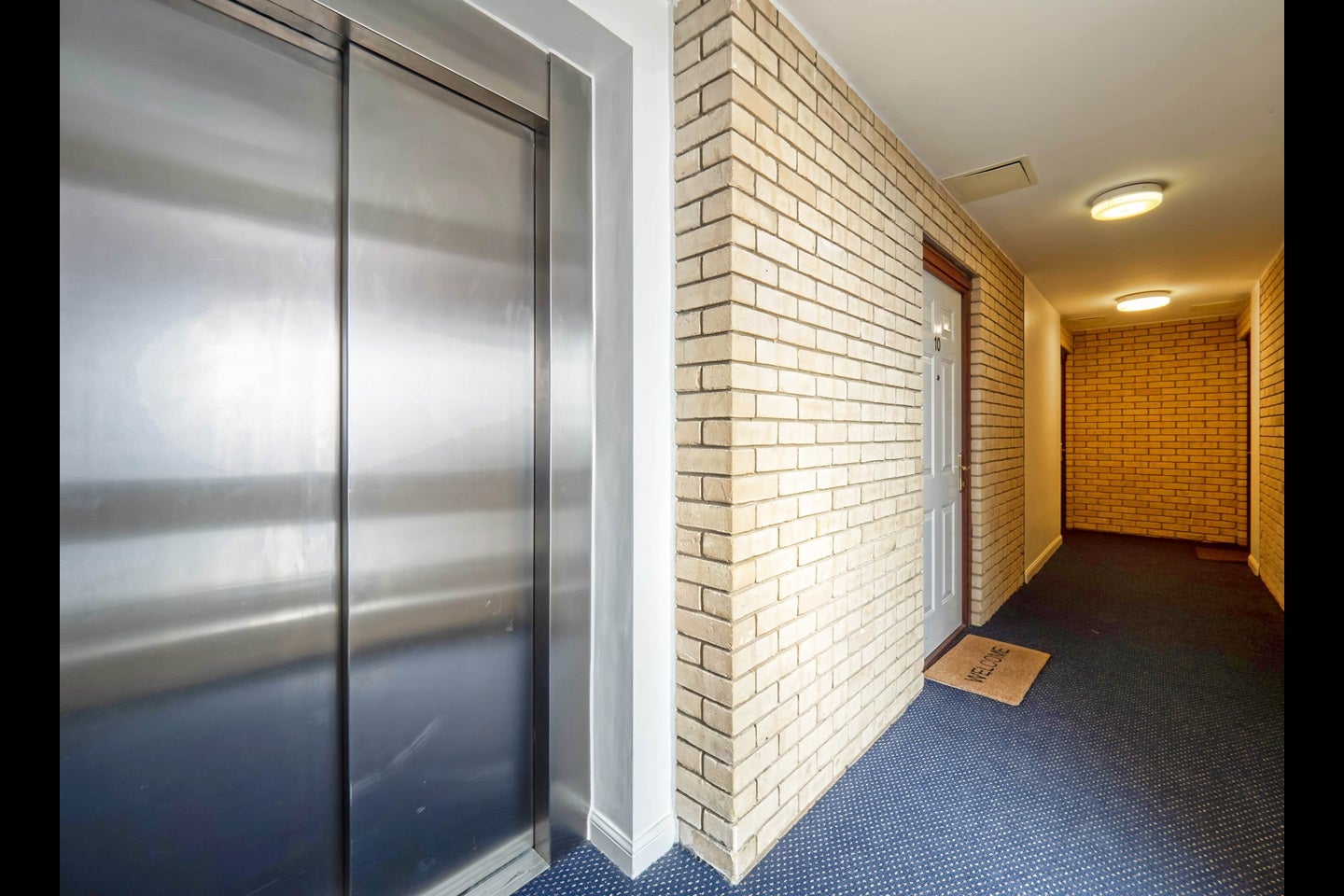 Flat Chalkhill Road in Greater London