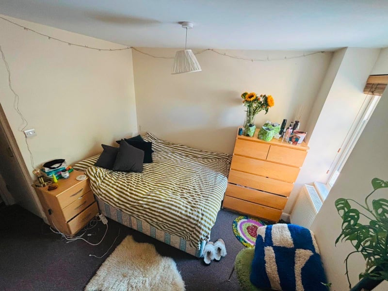 Room Beatrice Road in Greater London