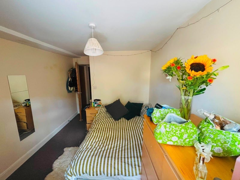 Room Beatrice Road in Greater London