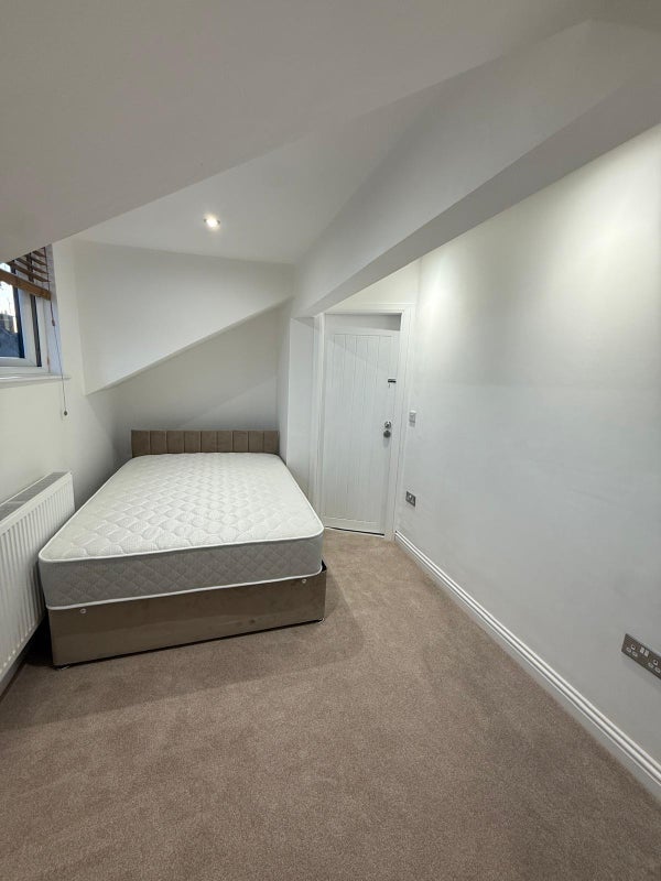 Room Buslingthorpe Lane in Leeds