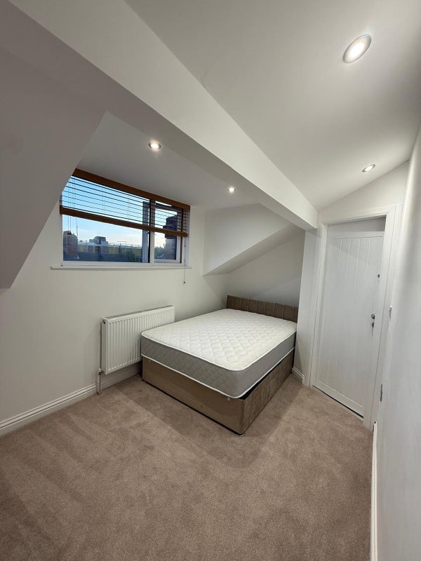 Room Buslingthorpe Lane in Leeds