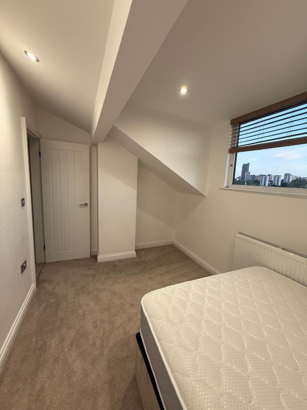 Room Buslingthorpe Lane in Leeds