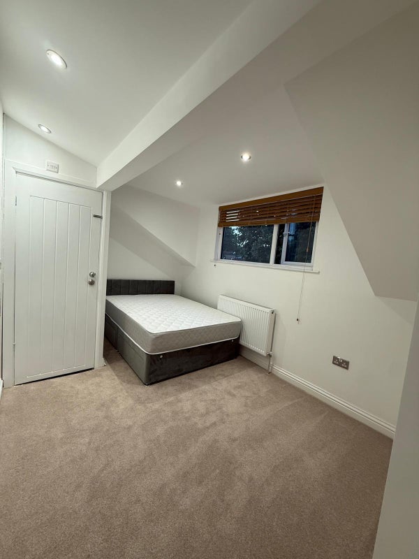 Room Buslingthorpe Lane in Leeds