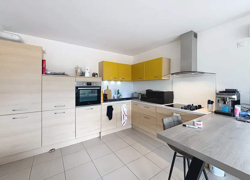 Flat Chemin Rural de Cranves Sales in Cranves-Sales