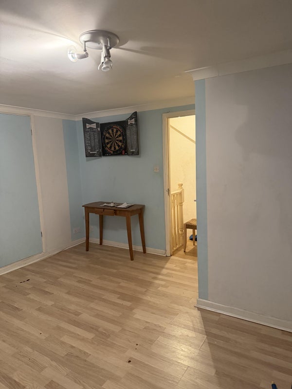 Room Lindsay Road in Bristol