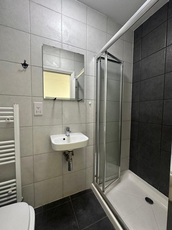 Room Goldsmith Road in Greater London