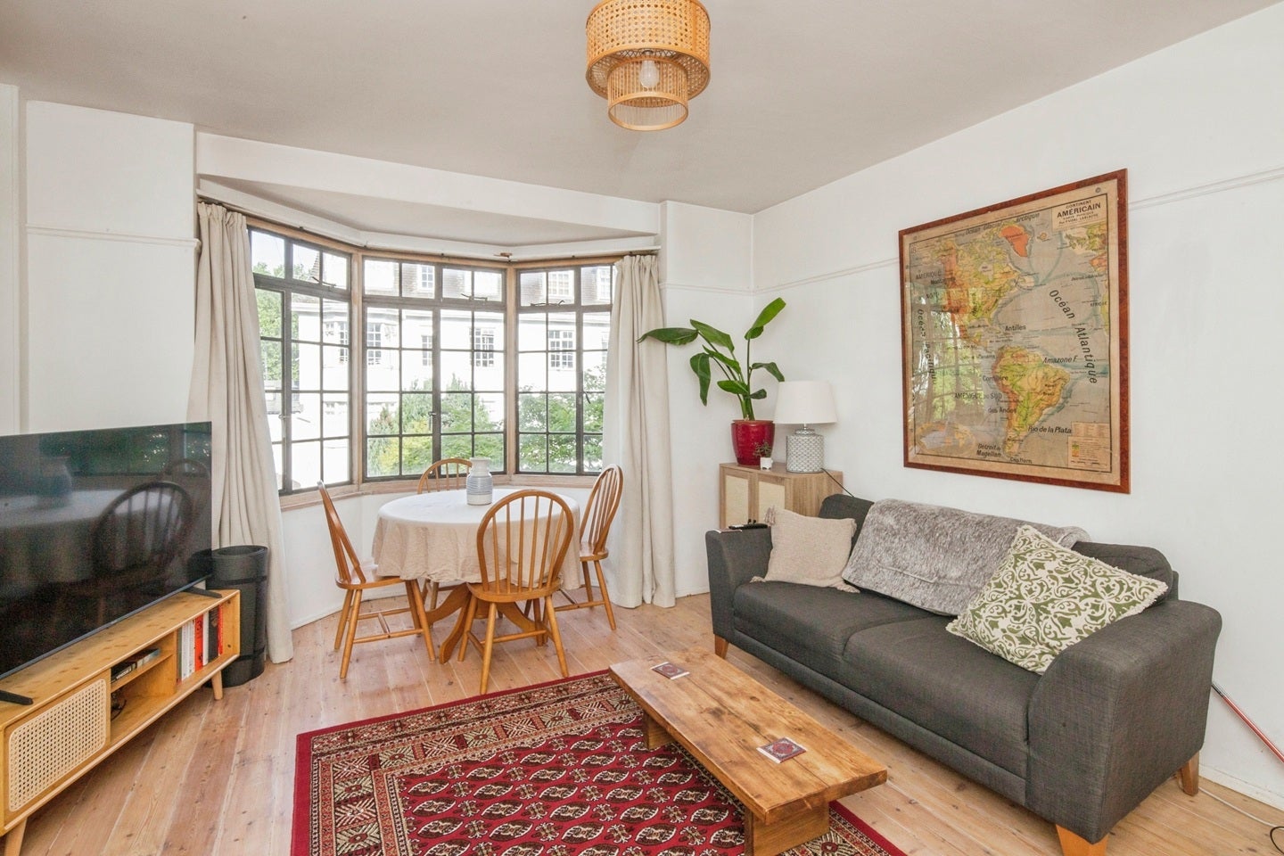 Flat Wavertree Road in Greater London
