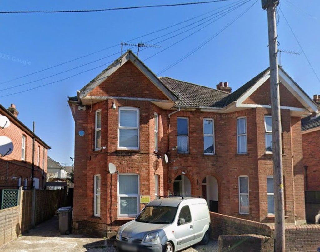 Flat Nortoft Road in Bournemouth