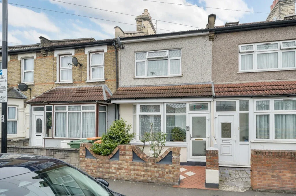 House Altmore Avenue in Greater London