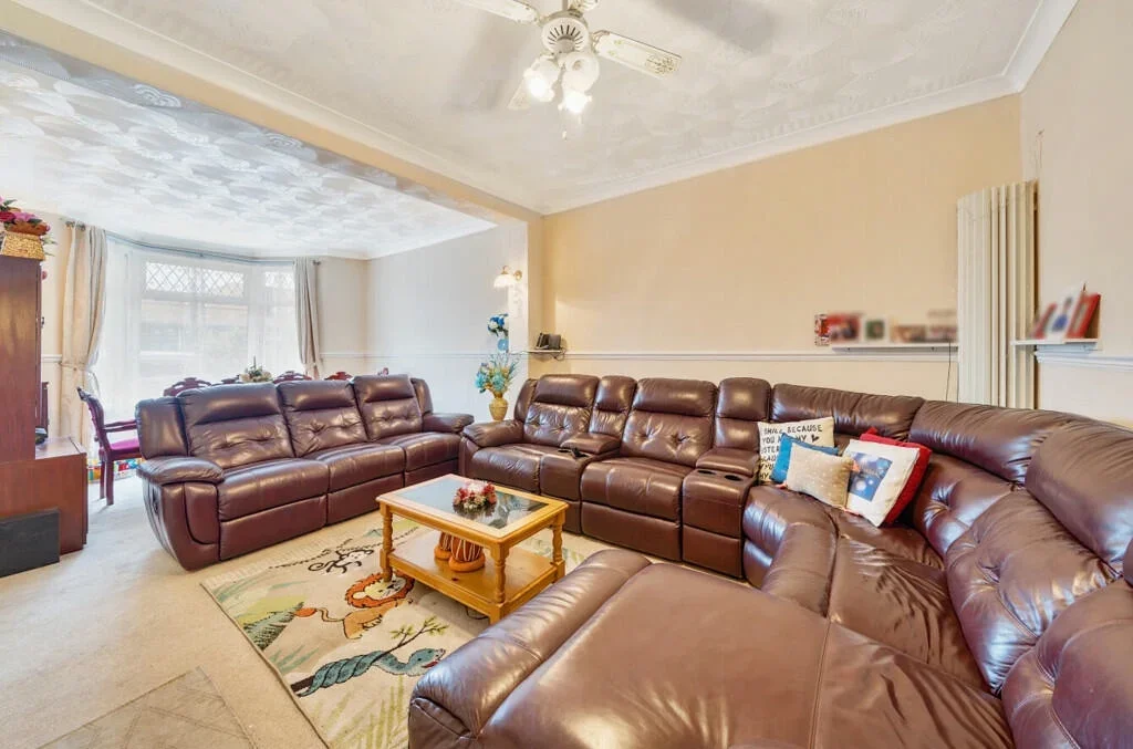 House Altmore Avenue in Greater London