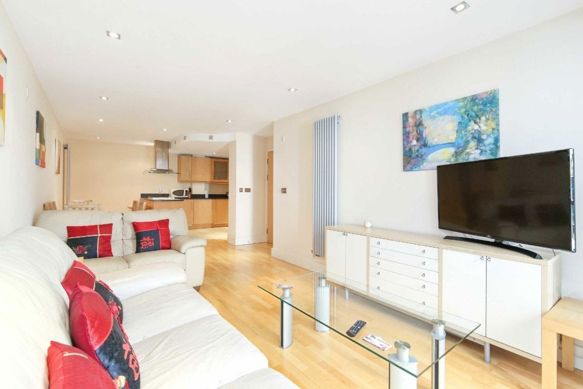 Flat Millharbour in Greater London