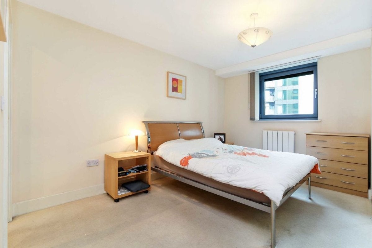 Flat Millharbour in Greater London