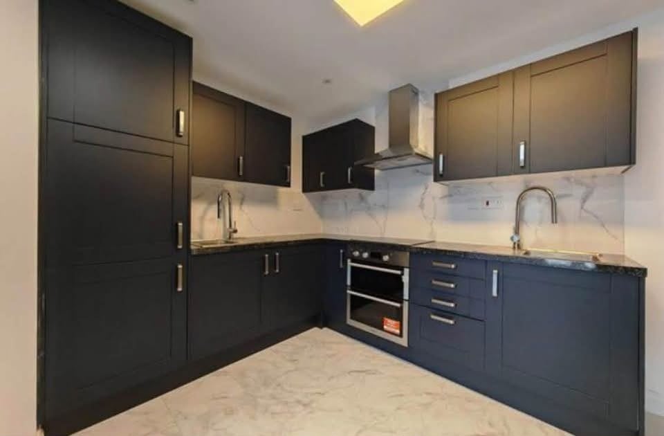 Room Doris Road in Greater London