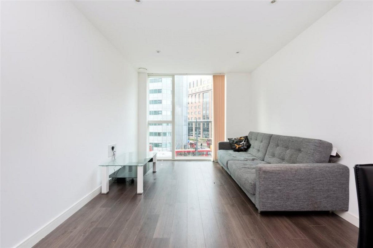 Flat Saffron Square in Greater London