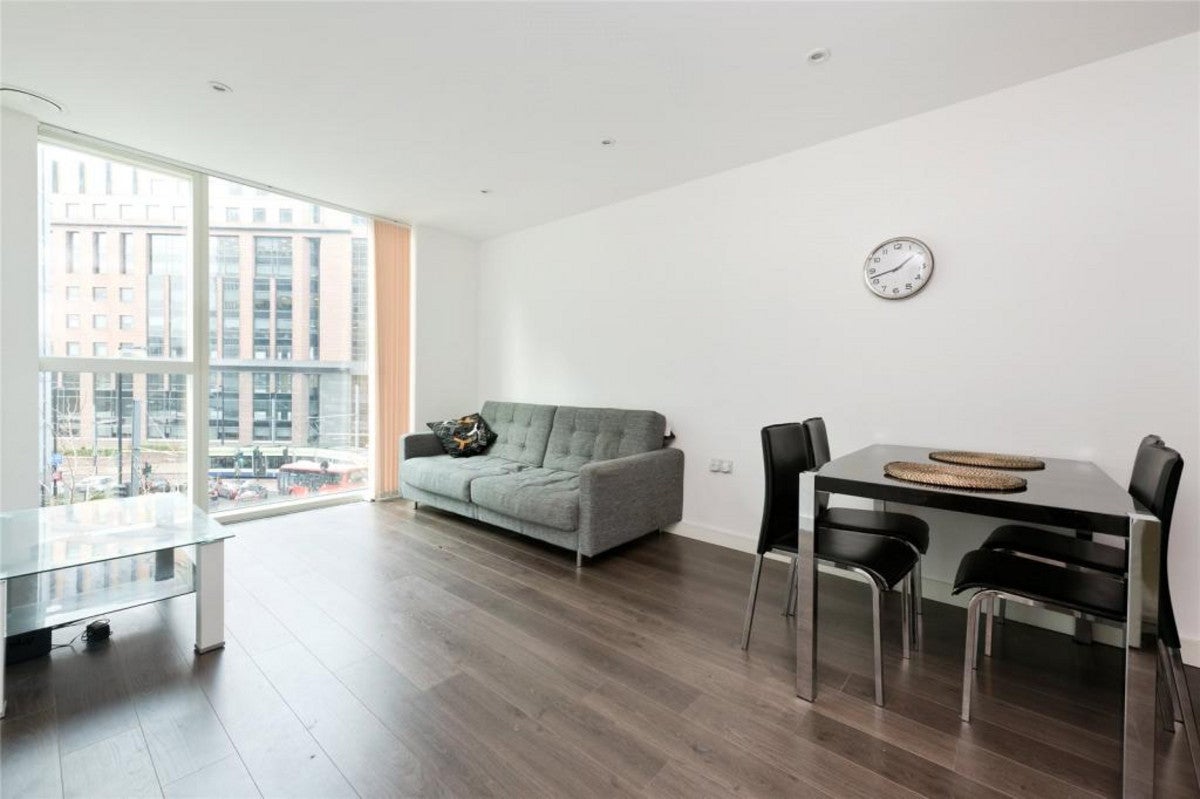 Flat Saffron Square in Greater London