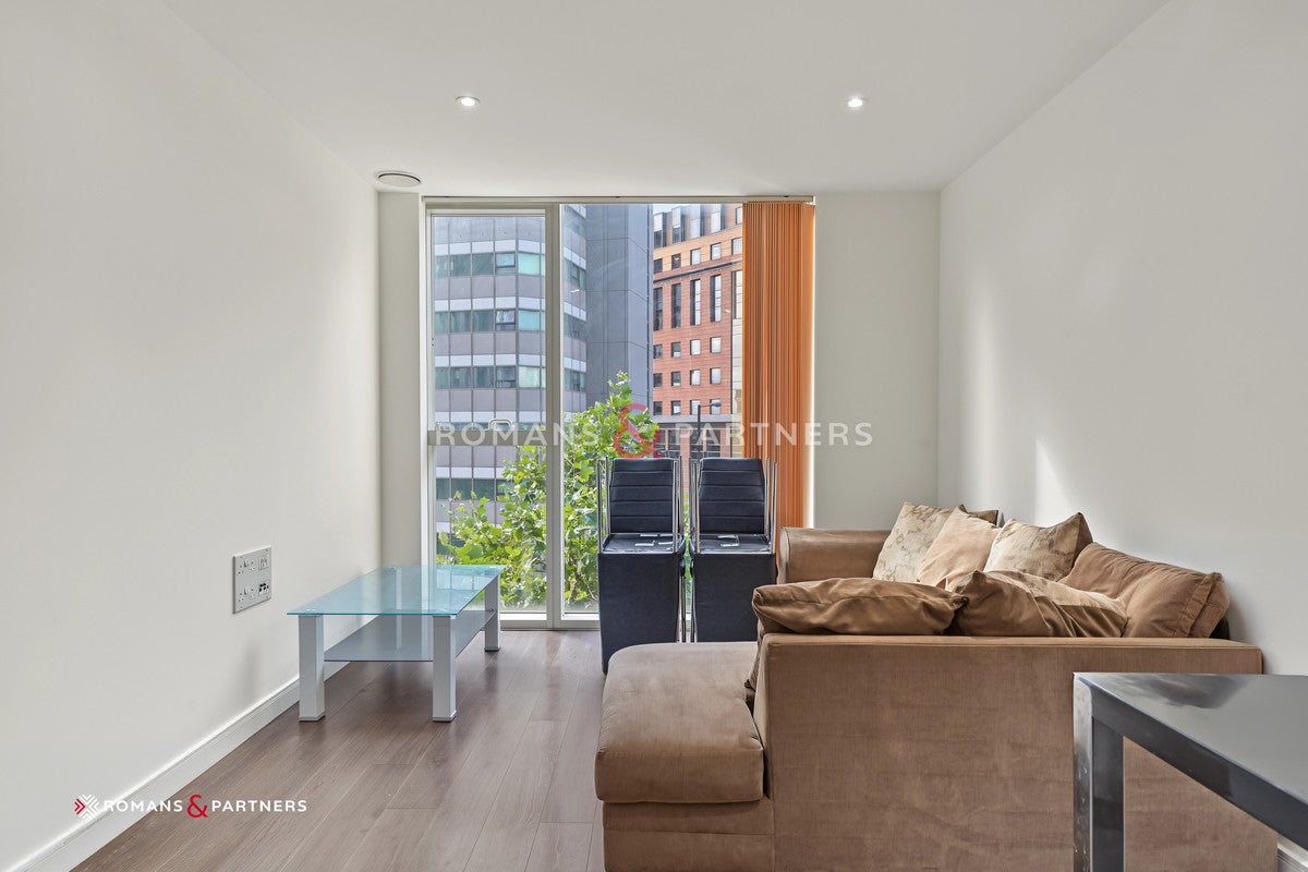 Flat Saffron Square in Greater London