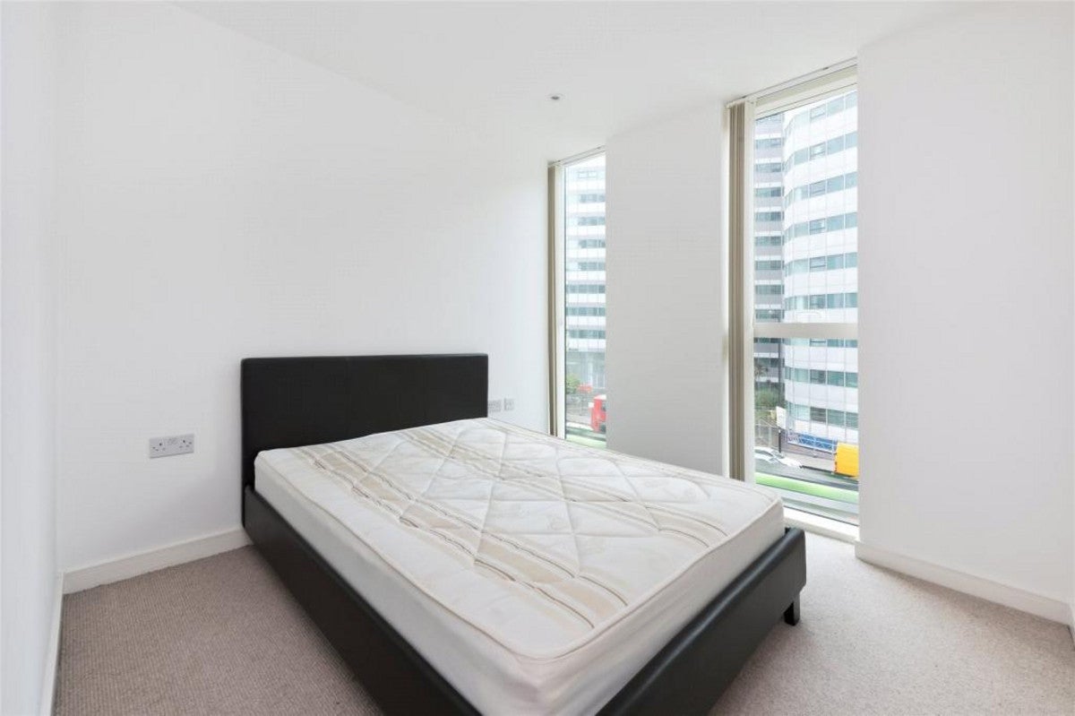 Flat Saffron Square in Greater London