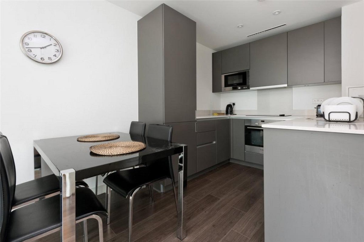Flat Saffron Square in Greater London