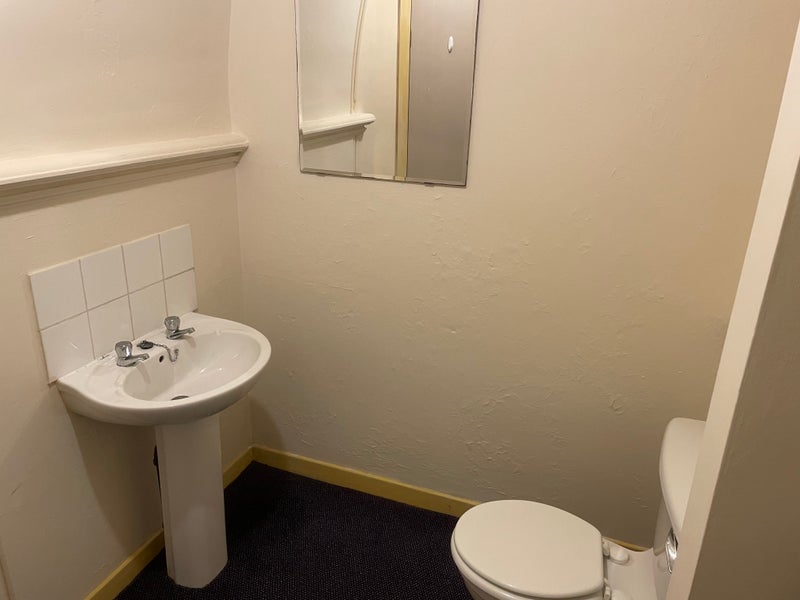 Room Hyde Grove in Manchester
