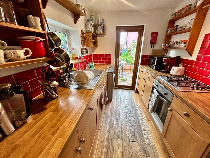 Room Cossham Road in Bristol