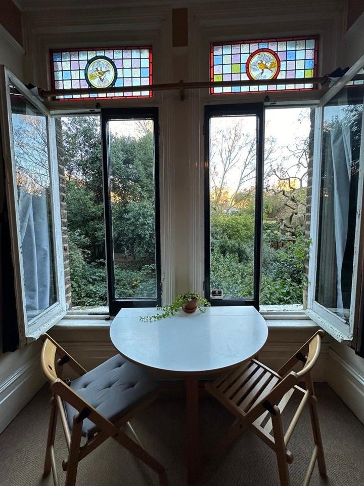 Flat Primrose Gardens in Greater London