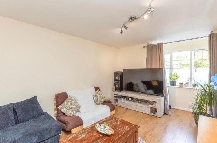 Flat Woodley Green in West Oxfordshire