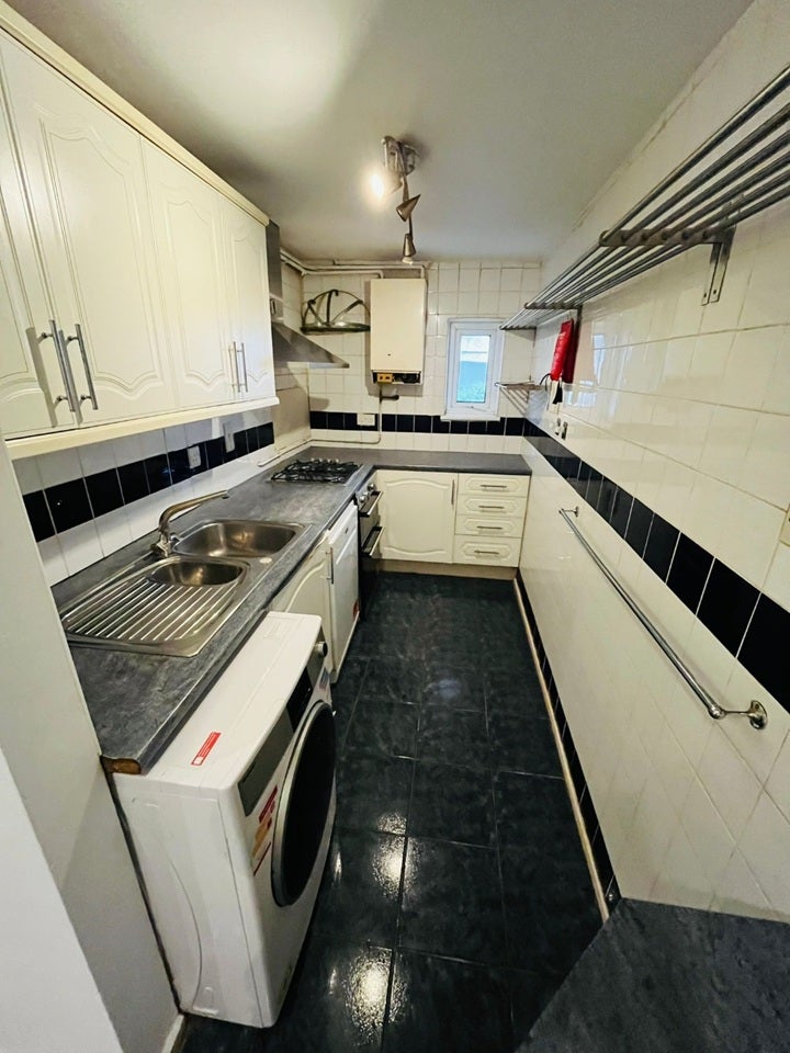 Room Penderyn Way in Greater London