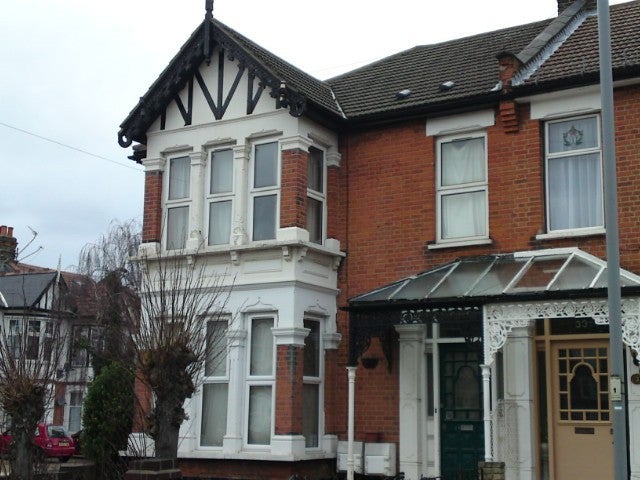 Flat Warwick Gardens in Greater London