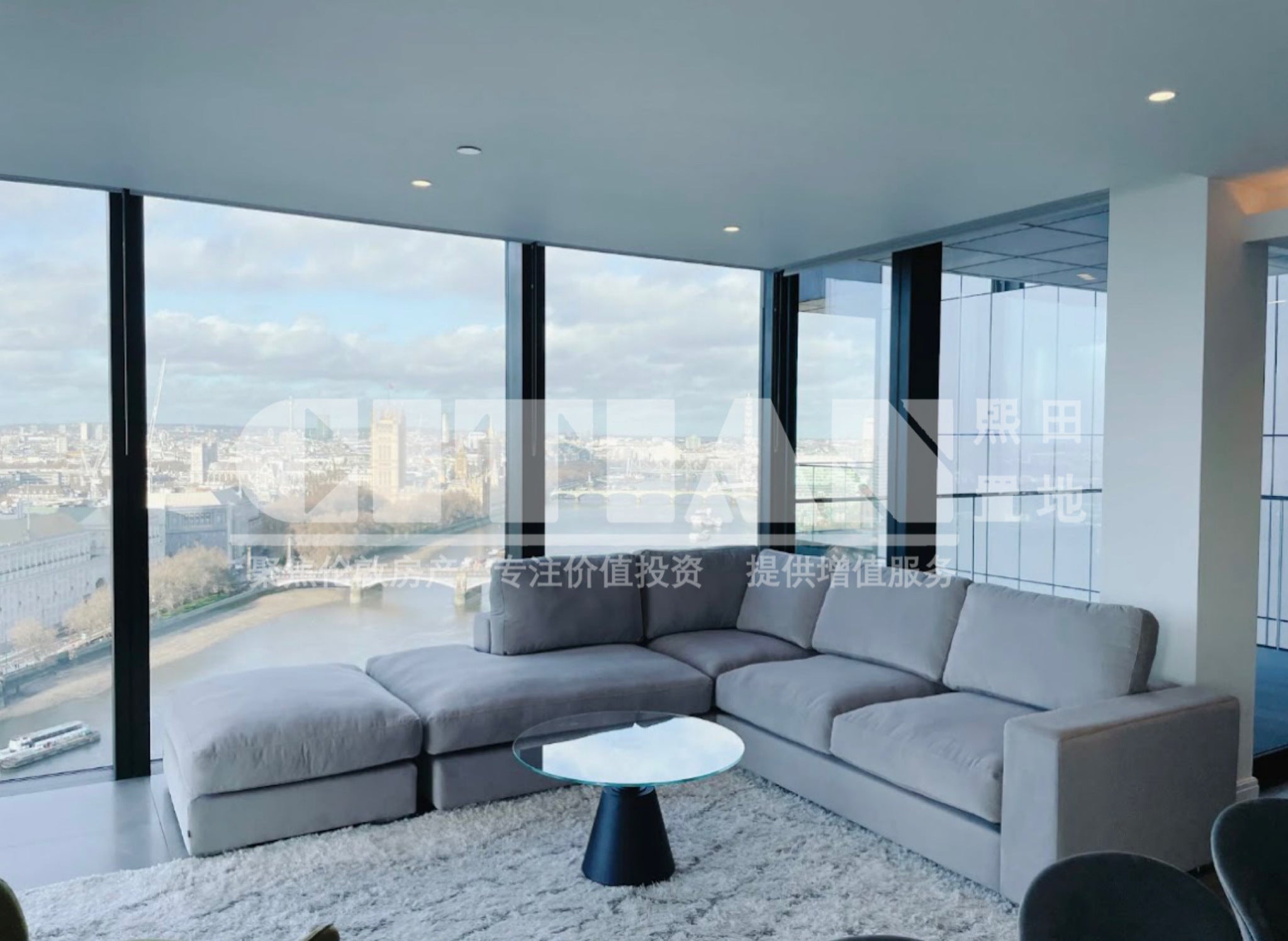 Flat Albert Embankment in Greater London