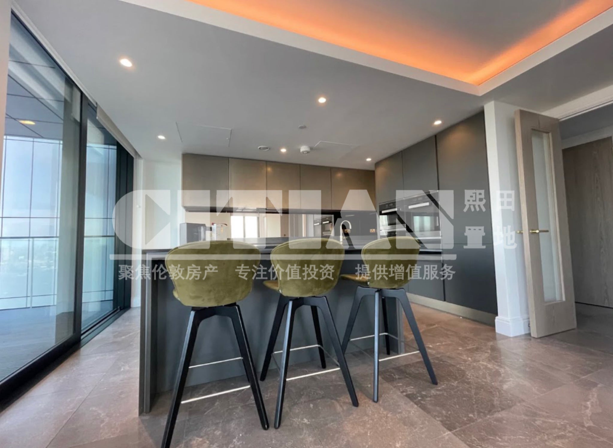 Flat Albert Embankment in Greater London