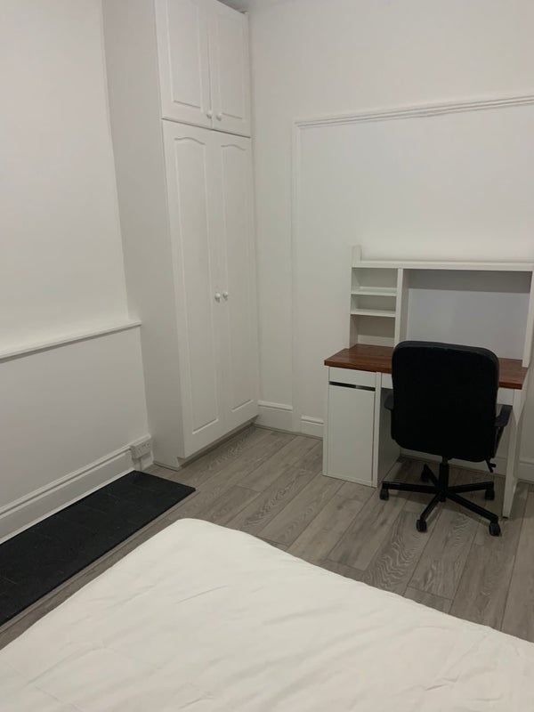 Room Southampton Way in Greater London