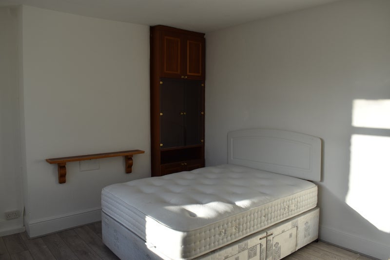 Room Southampton Way in Greater London