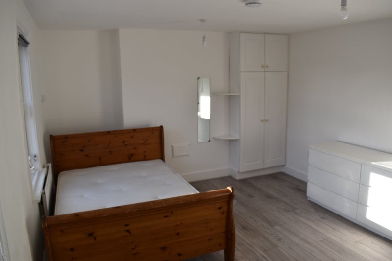 Room Southampton Way in Greater London