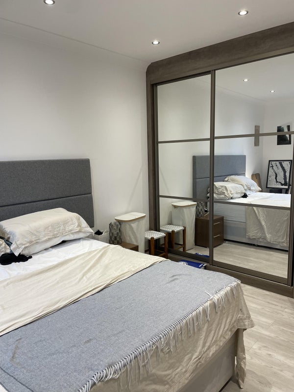 Room Batty Street in Greater London