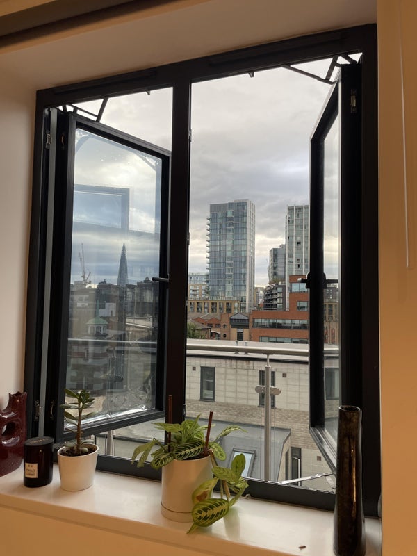 Room Batty Street in Greater London