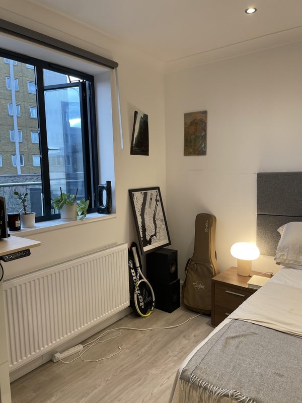 Room Batty Street in Greater London