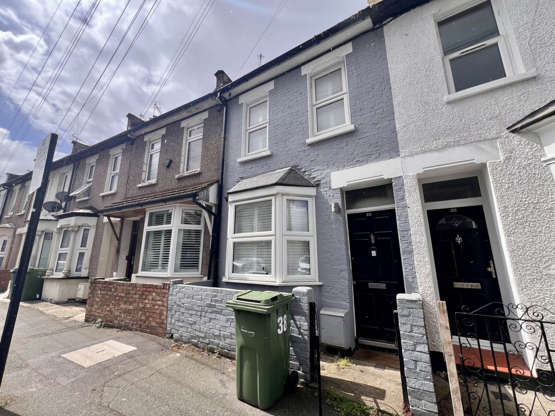 House Tennyson Road in Greater London