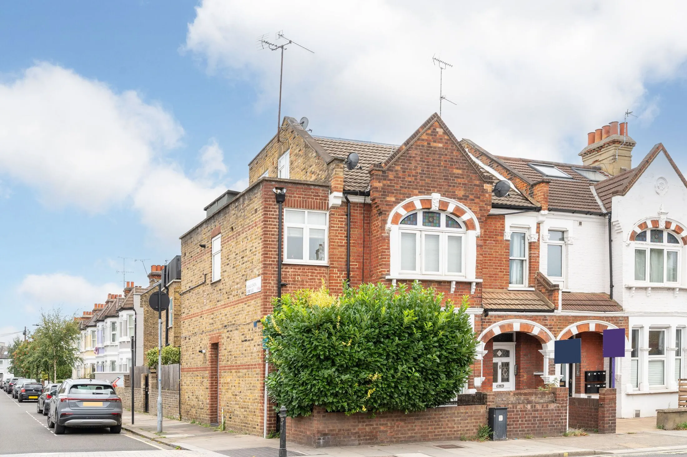 Flat Fulham Palace Road in Greater London