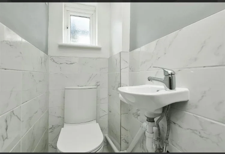 Room Rivermeads Avenue in Greater London
