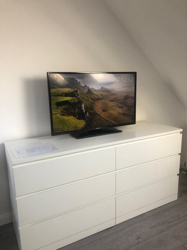 Room Five Acres in Crawley