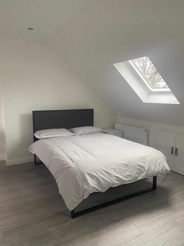 Room Five Acres in Crawley