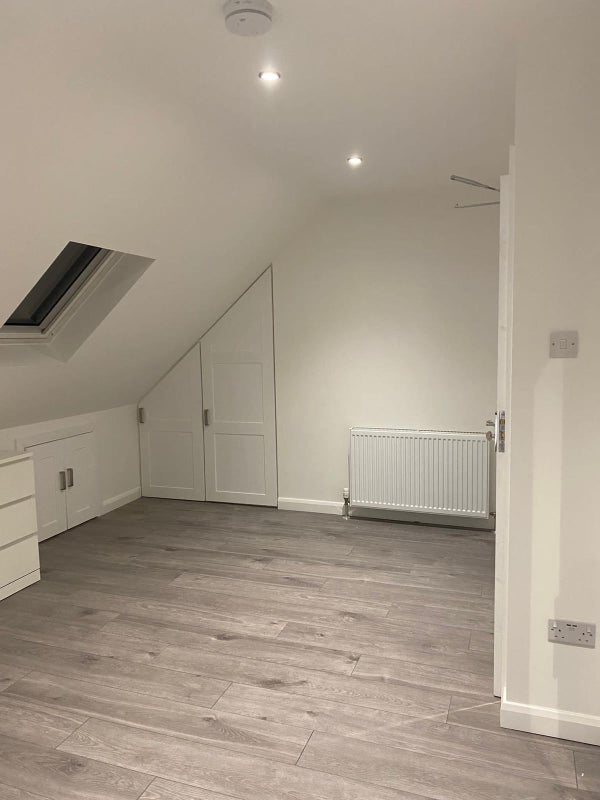 Room Five Acres in Crawley