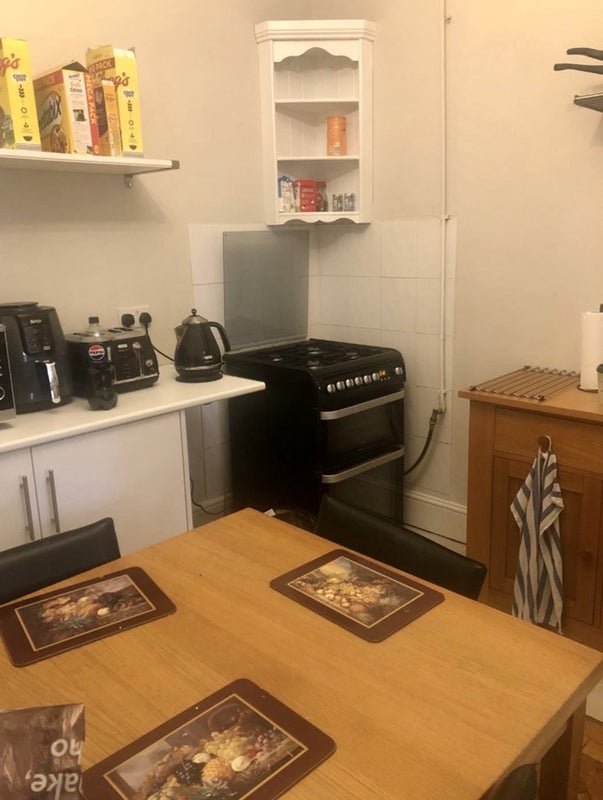 Room Eversleigh Road in Greater London